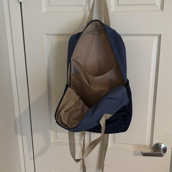 Columbia Sportswear Trek 24L backpack. Like New Blue - Picture 4 of 5